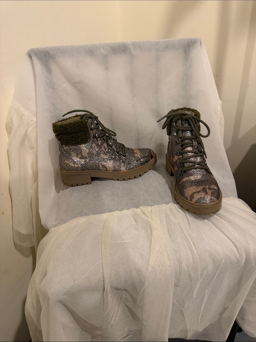 Not Rates Olive Glitter Lace-Up Ankle Boots with Plush Cuff Size 6